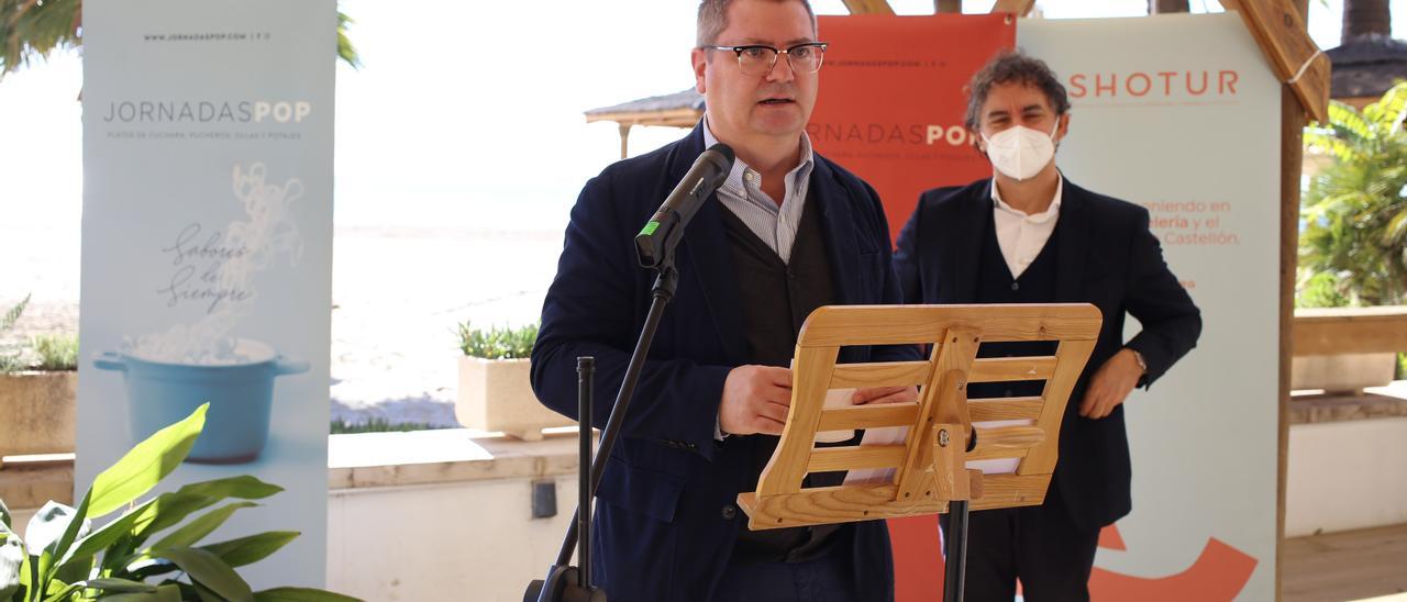 Luis Martí, vicepresidente de Ashotur, y Francesc Colomer, secretario autonómico de Turisme presentan en Benicàsism las jornadas gastronómicas POO 2021