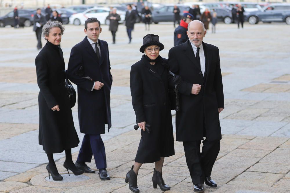 Funeral de Pilar de Borbón en el Monasterio de ...