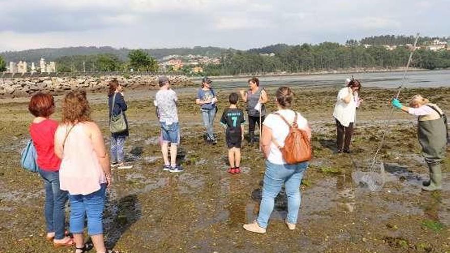 Participantes en la jornada de turismo marinero. // FdV