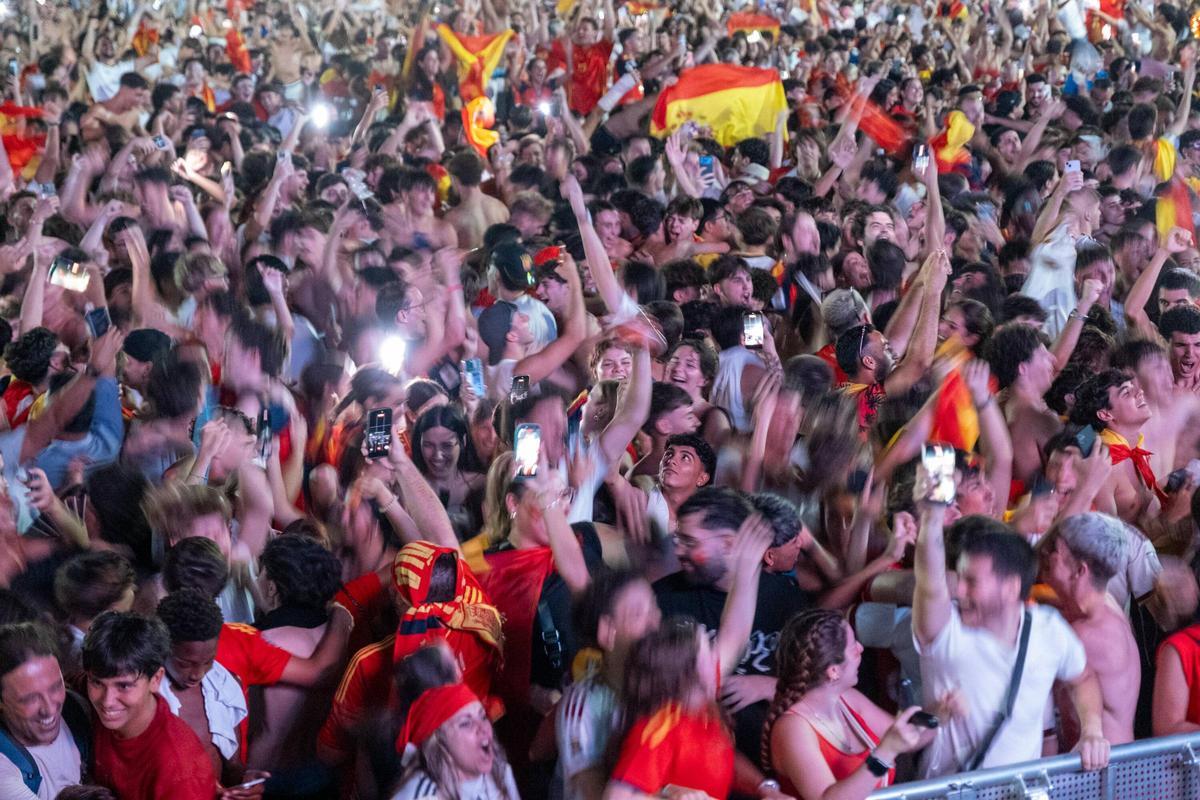 FOTOS | Así han vivido los aficionados la semifinal entre España y Francia desde Palma en Son Fusteret