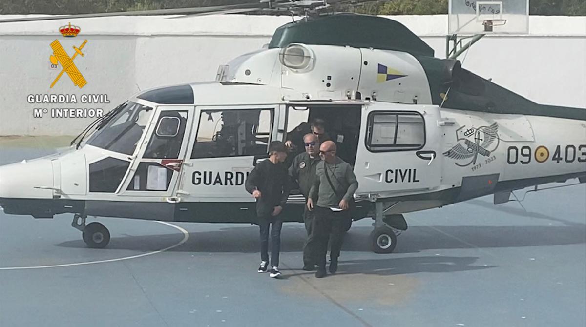 Uno de los alumnos premiados con un vuelo en el helicóptero de la Guardia Civil.