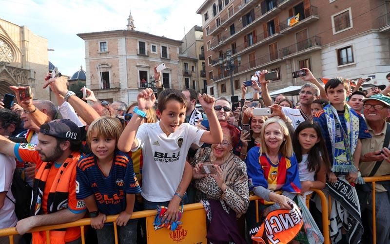 Así han sido las celebraciones del Valencia CF en la Basílica, Generalitat y ayuntamiento