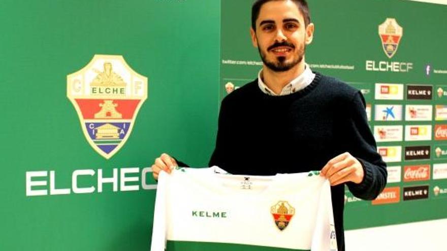 Raúl Cantó con la camiseta del Elche