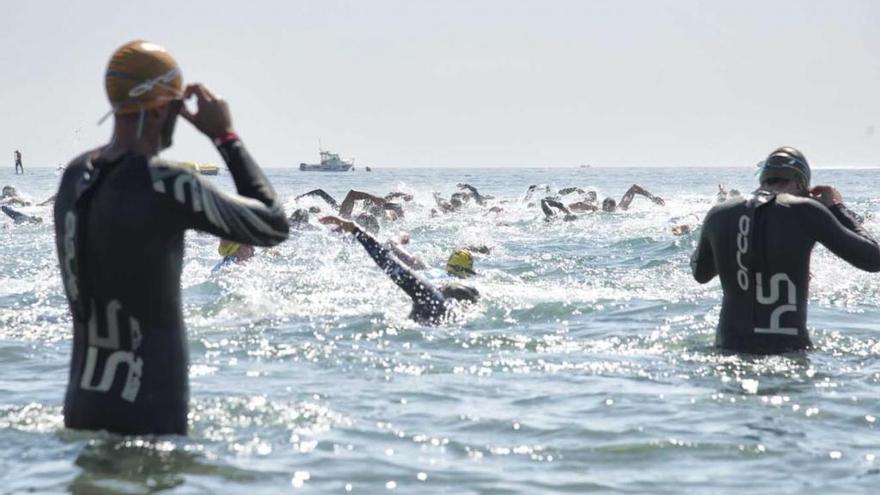 Éxito de participación en la quinta Travesía a Nado Costa de Torremolinos