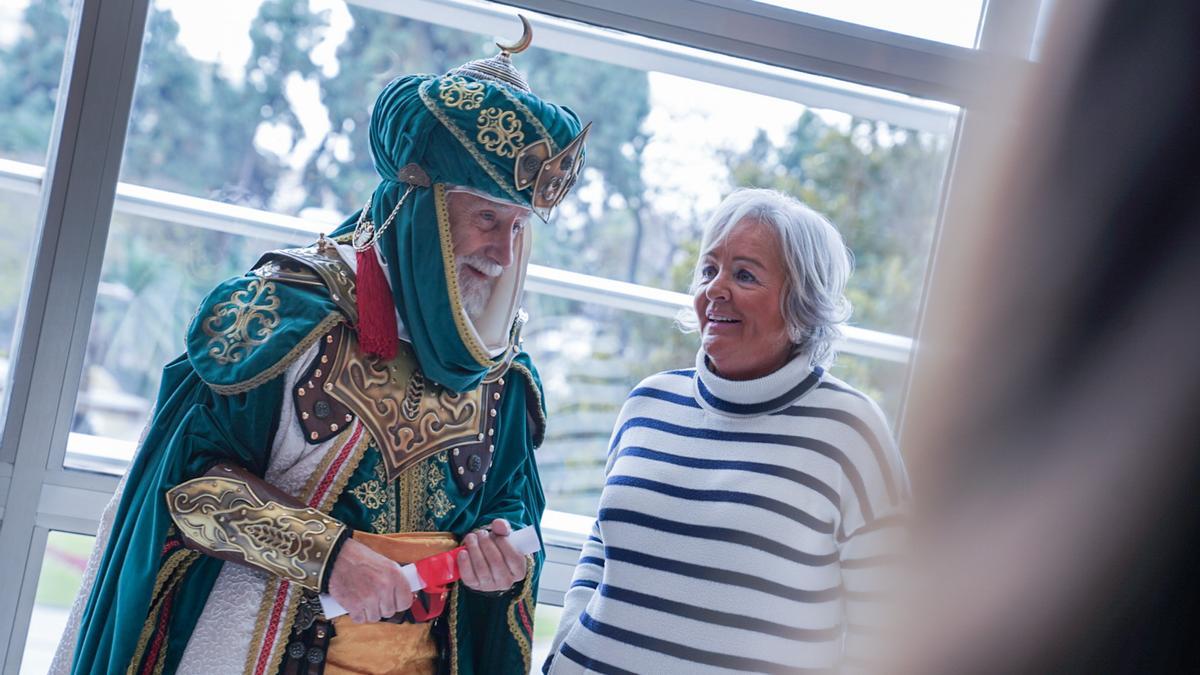 El emisario real y la concejala Teresa Porras, en la presentación de los detalles de la Cabalgata de Reyes Magos.