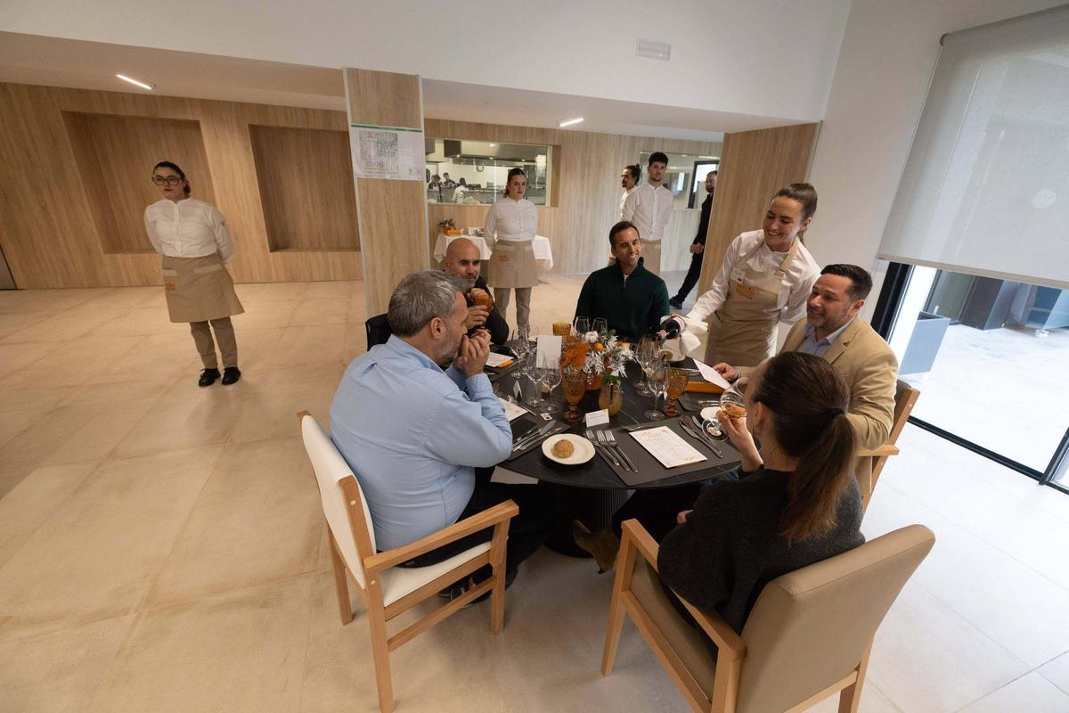 Delicatessen en la primera comida de la Escola d’Hoteleria de Ibiza