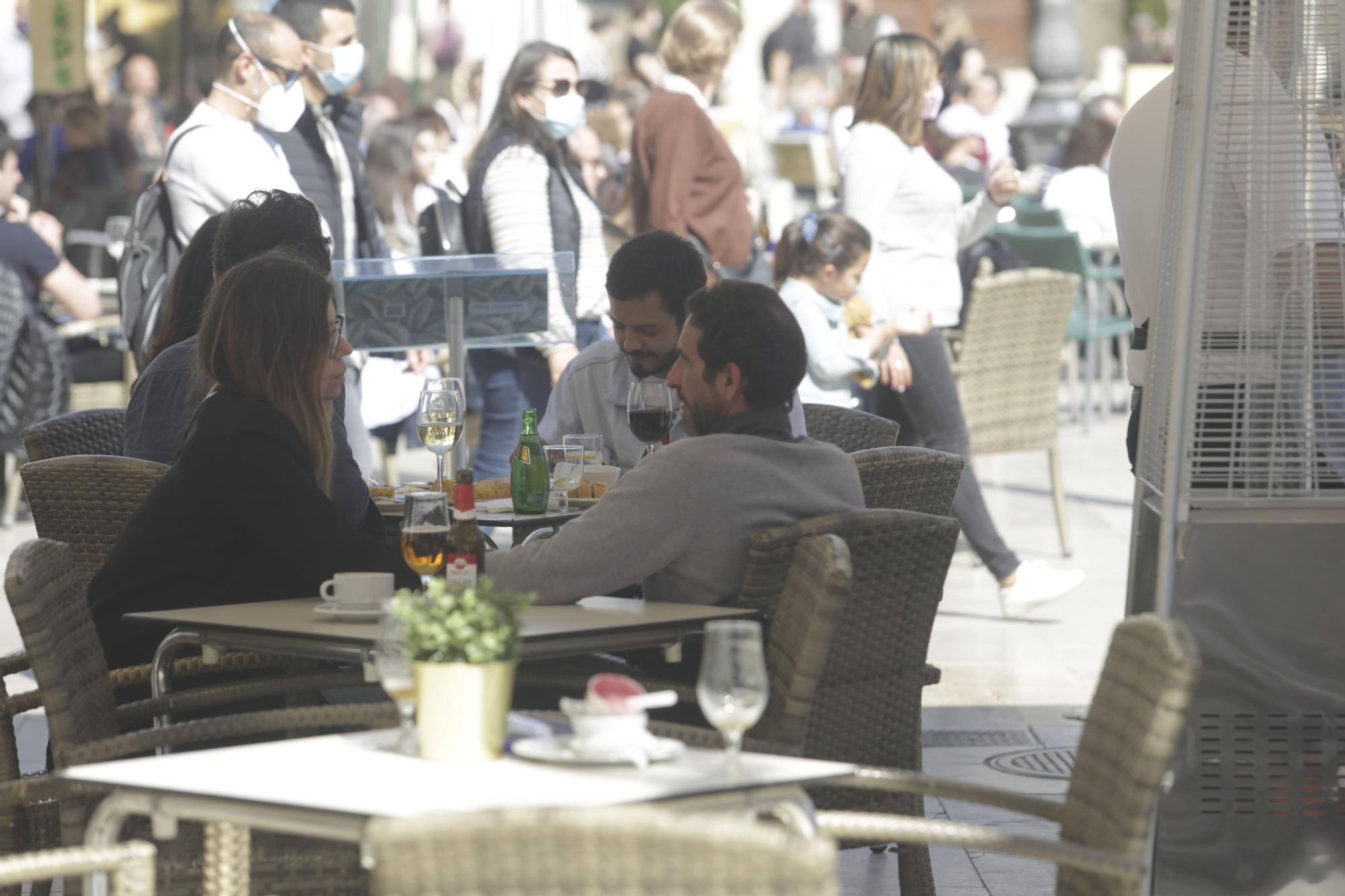 Las buenas temperaturas llenan el centro de València este fin de semana