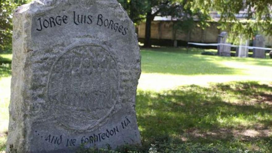 La tumba del escritor argentino Jorge Luis Borges. / isabel saco