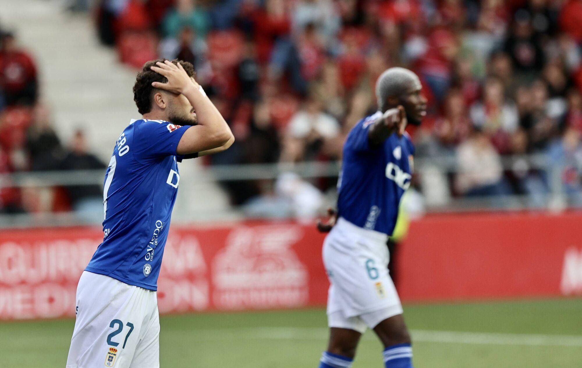 EN IMÁGENES: Ambientazo en la ida de la final por el ascenso a Primera entre Mirandés y Oviedo