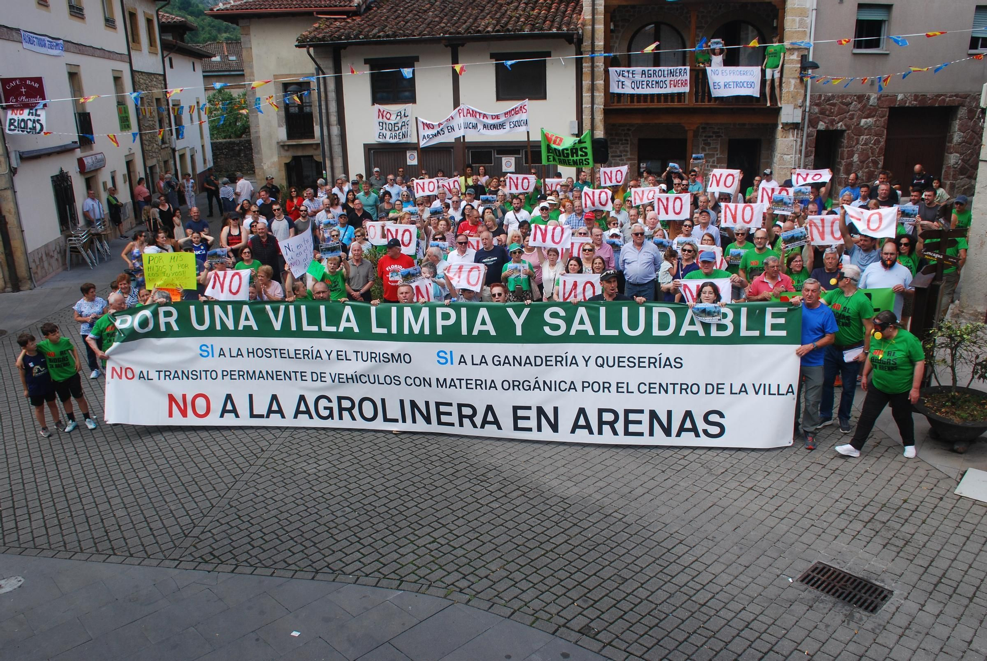 Manifestación contra la planta de biogás en Arenas de Cabrales