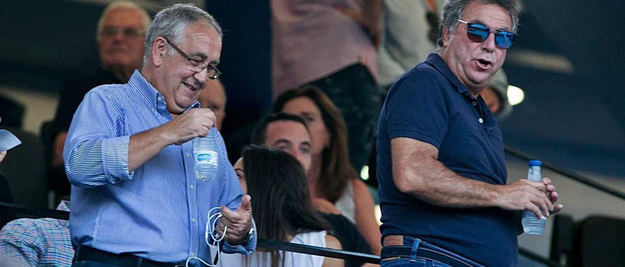 El presidente saliente Quique Hernández y el máximo accionista del Hércules Enrique Ortiz, en el palco del estadio José Rico Pérez.