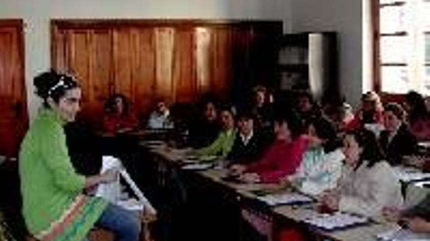 UN CURSO FORMA A 30 AUXILIARES DE ENFERMERIA EN GERIATRIA