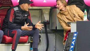 Thomas Tuchel, entrenador del Bayern, junto a Kathleen Krüger.