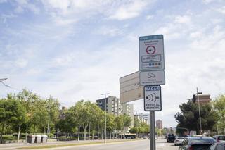 Badalona proyecta una ZBE 'made in' Albiol: sin etiquetas ambientales y solo circularán residentes