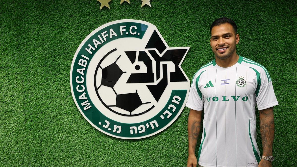 Nahuel Leiva, jugador argentino con pasaporte español, en su presentación con el Maccabi Haifa.