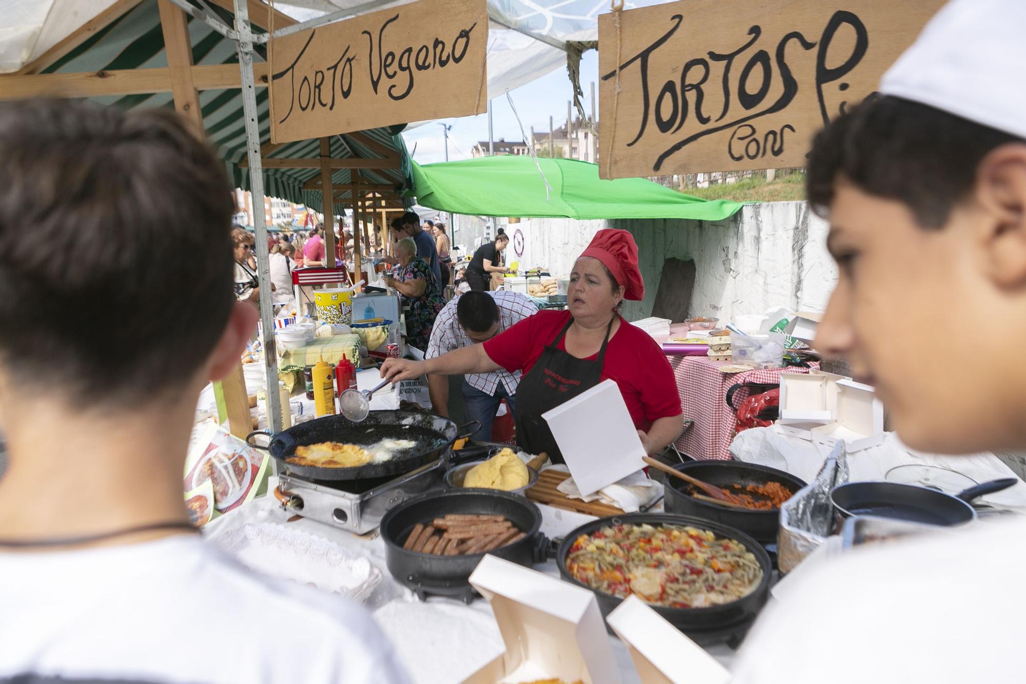 Concurso de escanciado, mercadillo y mucha fiesta: así se vivie el día de Asturias en Corvera