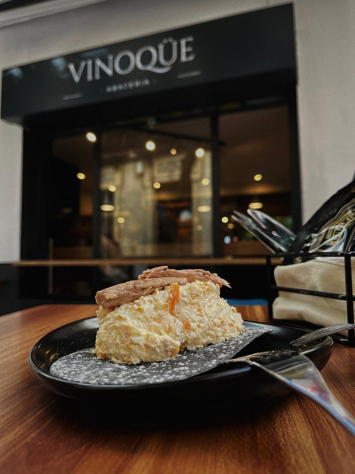 La clásica tapa de ensaladilla de Vinoqüe.