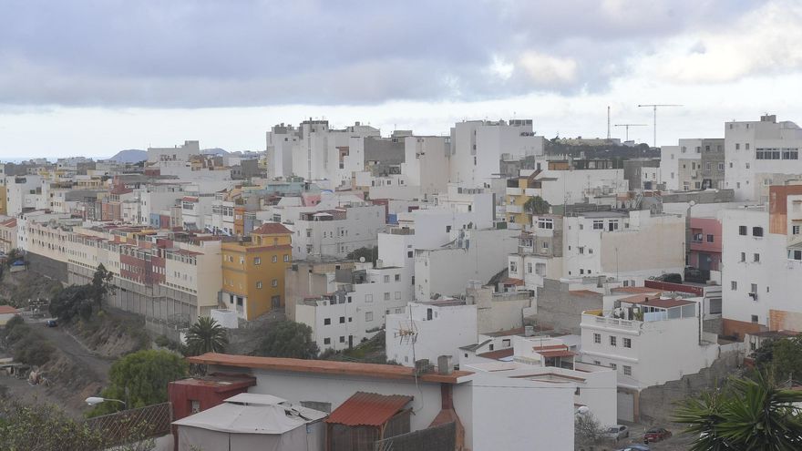Seis familias denuncian una estafa en la compra de viviendas en Almatriche