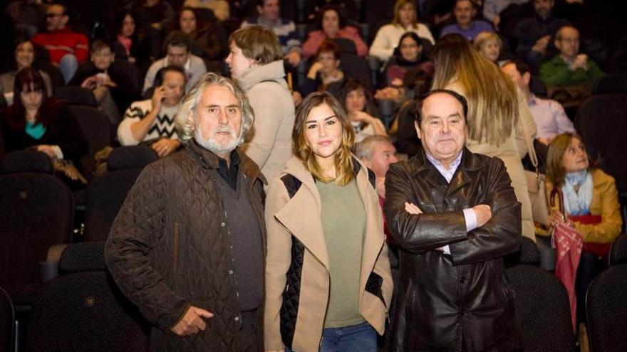 Juan Jurado, Lara López Muñiz y Pablo Monella, ayer, en el estreno de la película.