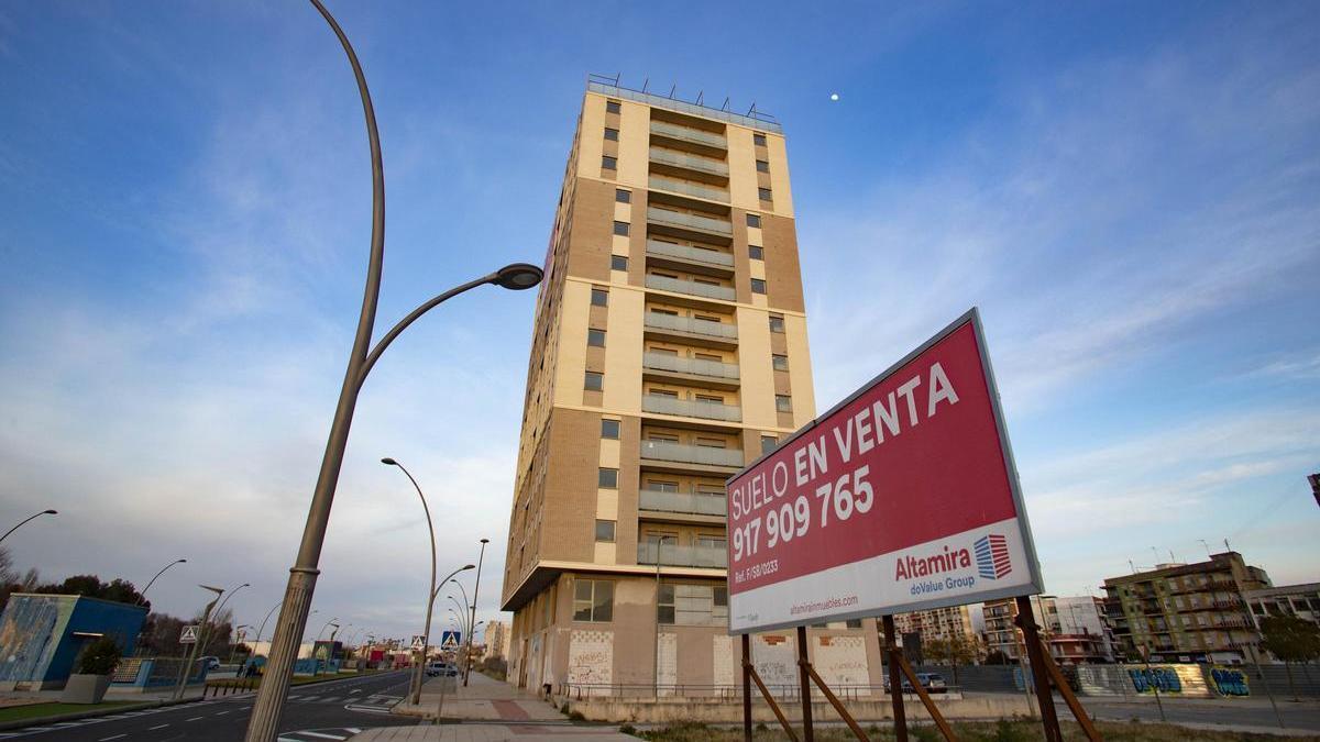 La finca de Tulell en manos de la Sareb que el gobierno municipal pretende destinar a vivienda social, en una imagen de archivo.