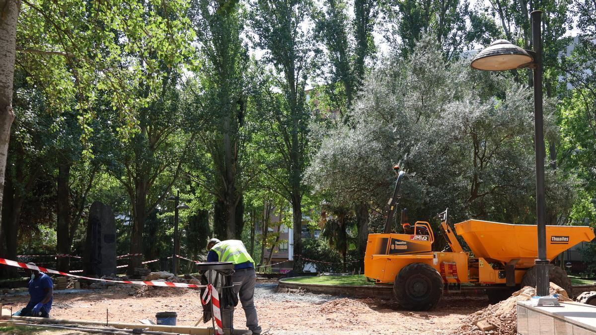 Obras la plaza de La Marina, en el entorno del ancla y paseo central
