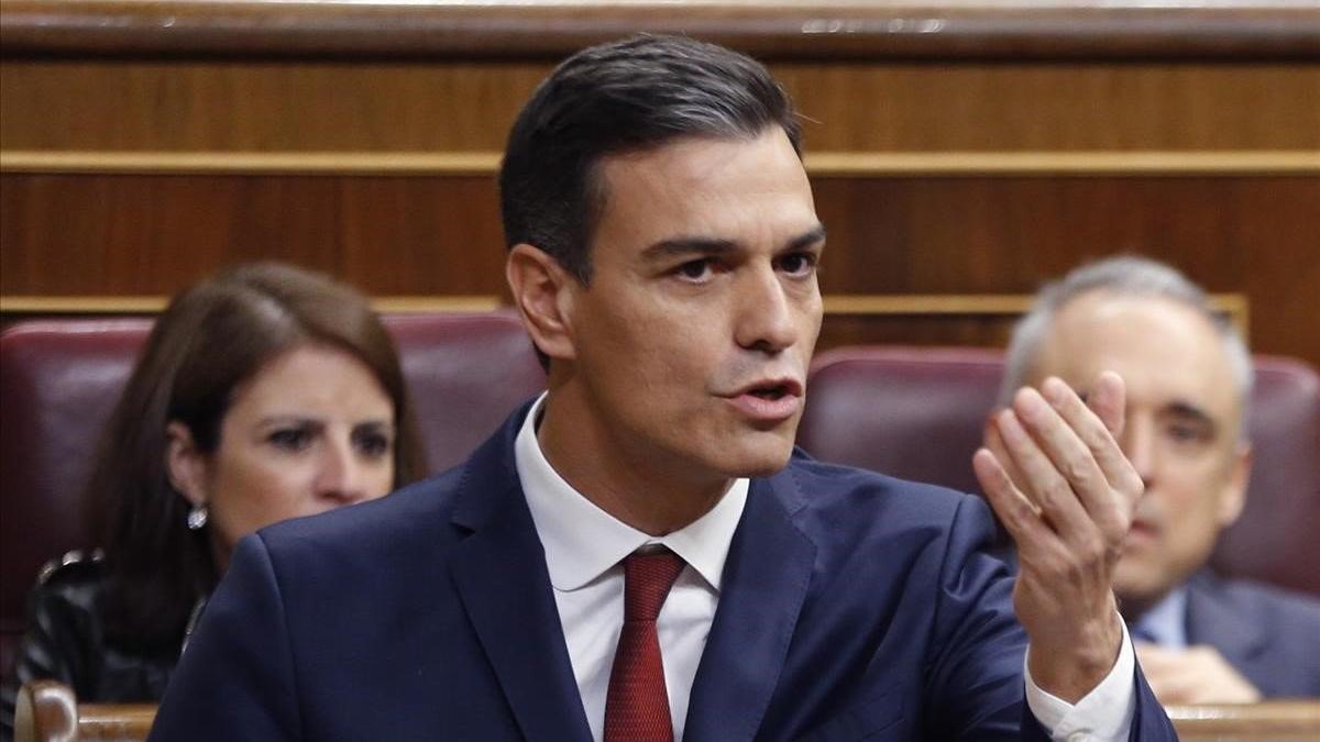 El presidente del Gobierno, Pedro Sánchez, en una sesión de control en el Congreso.