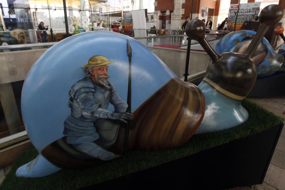 Exposición de caracoles gigantes en el mercado de Colón