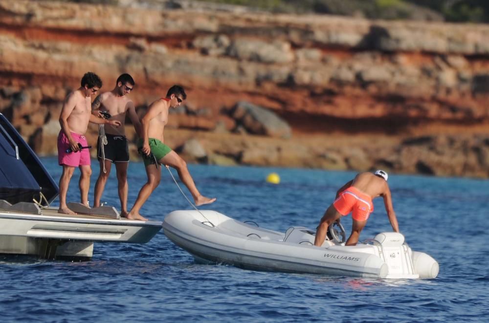 Nadal navega en su yate de 23 metros de eslora