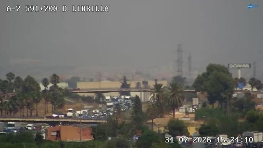 Atascos en la A-7 por un accidente múltiple con 8 vehículos implicados a la altura de Librilla en la Operación Salida en la Región