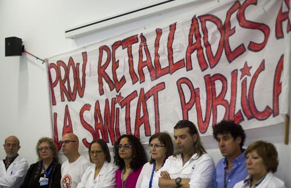 Protesta del comitè d’empresa de l’Hospital de Sant Pau per les retallades que hi ha al centre, el juny passat.. Protesta del comitè d’empresa de l’Hospital de Sant Pau per les retallades que hi ha al centre, el juny passat..