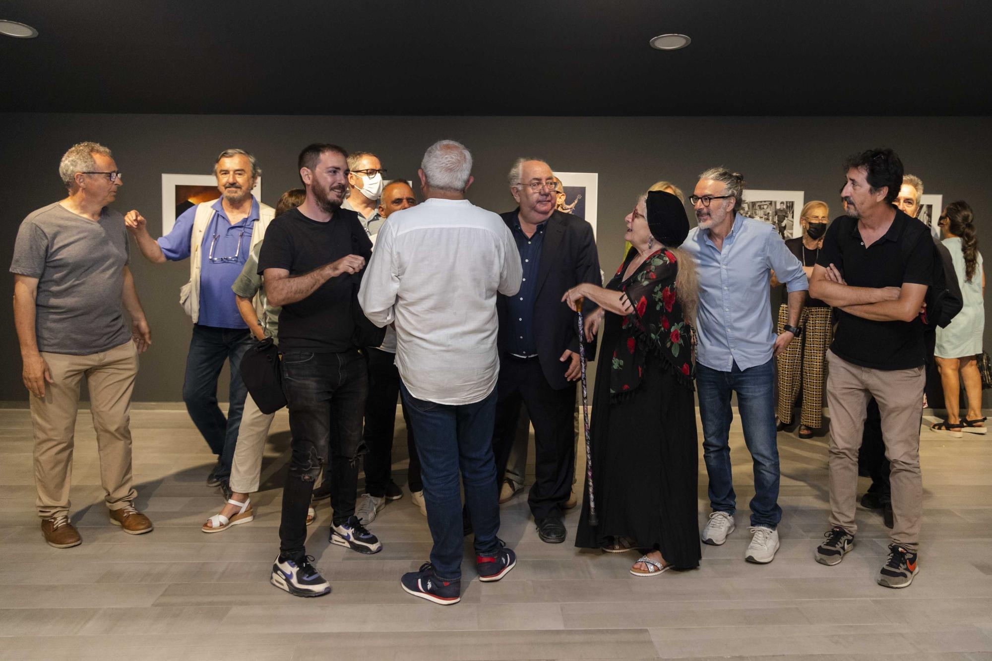 Llenazo en la inauguración de "Miradas" de José Aleixandre