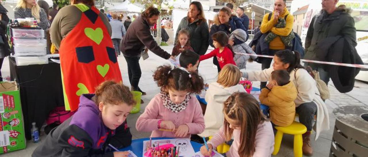 Juegos infantiles en la carpa de la Plaza de la Constitución.   | //SANTOS ÁLVAREZ