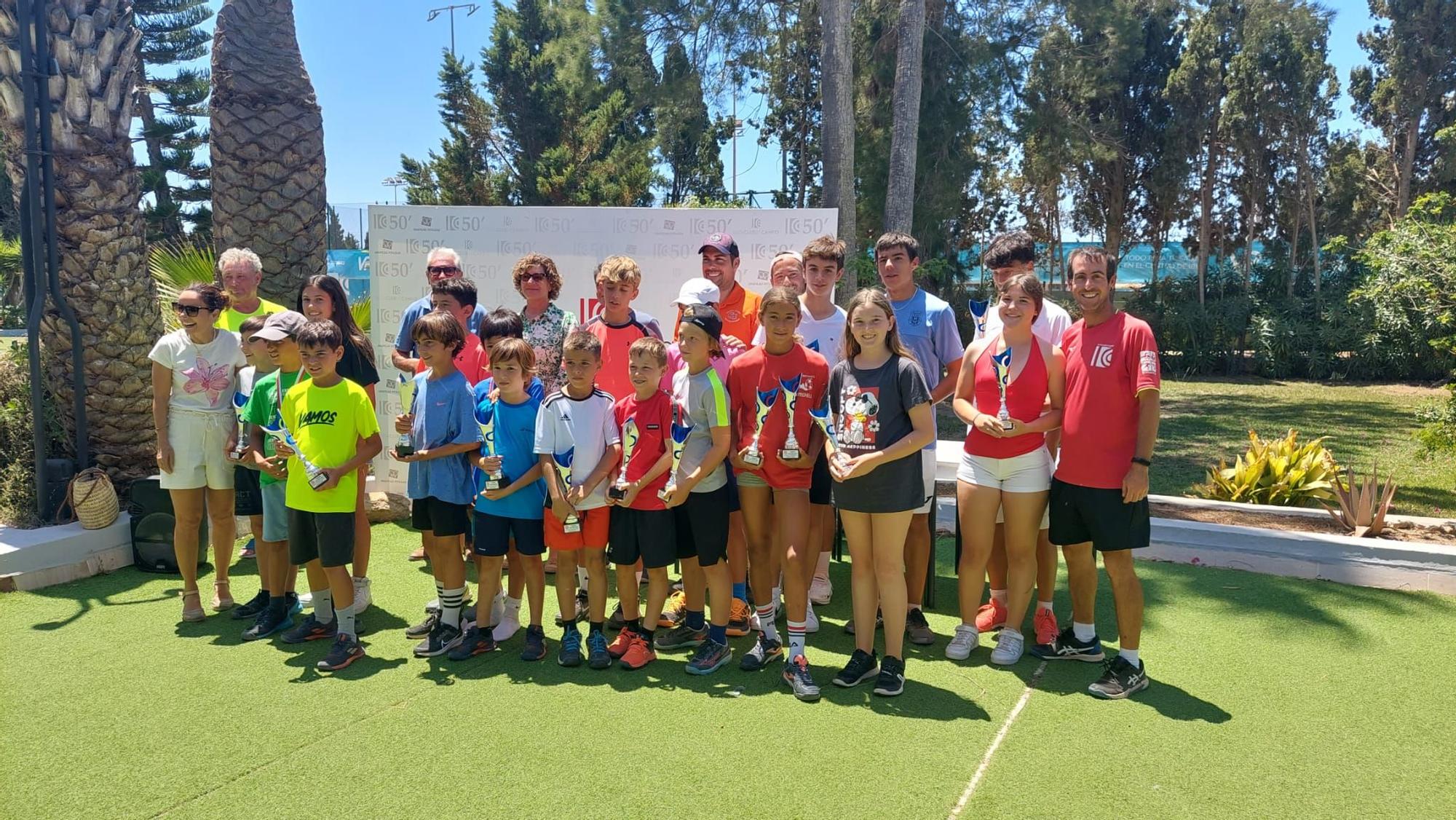 Imagen de los finalistas tras la recogida de premios