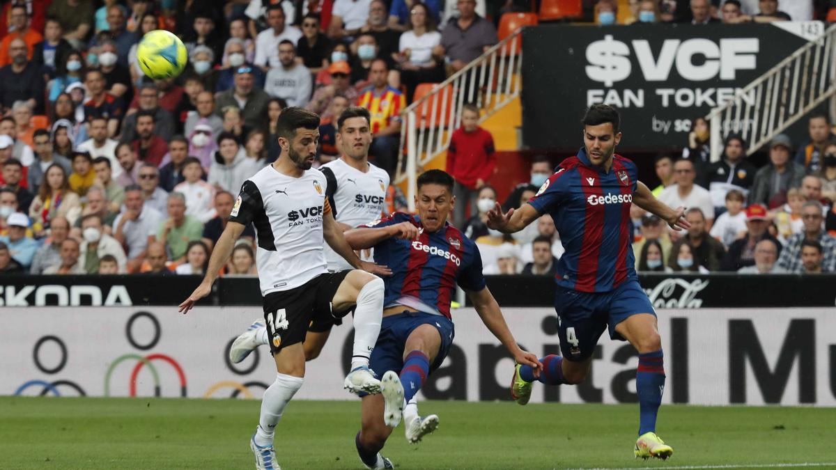 El primer gol de Duarte este curso llegó en el Derbi y sirvió para darle vida a su equipo, aunque la unidad sumada sirva de poco en su pelea por conseguir la permanencia.