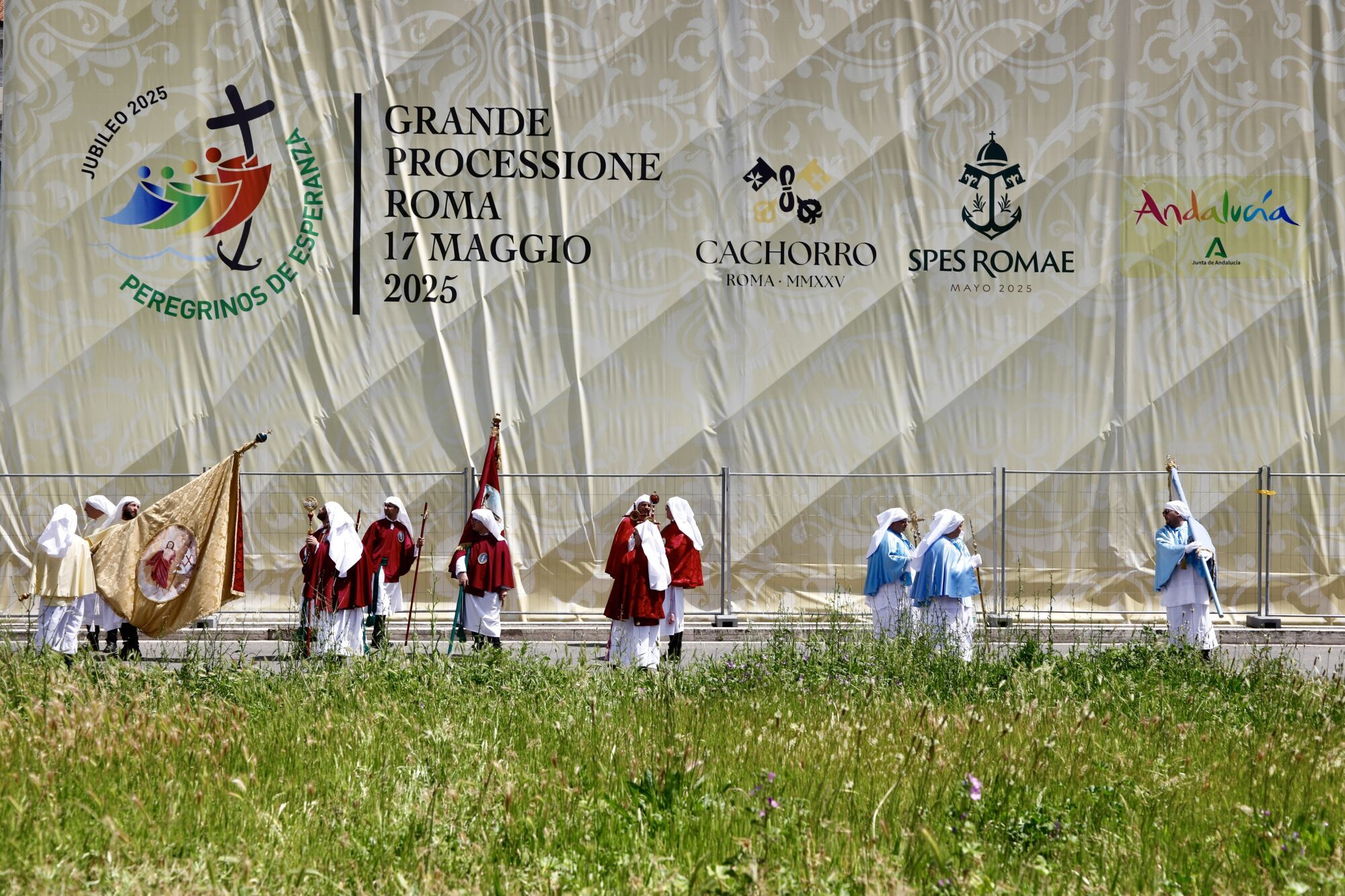 Salida procesional de varias cofradías de León, Portugal, Francia e Italia, durante el Jubileo 2025 en Roma