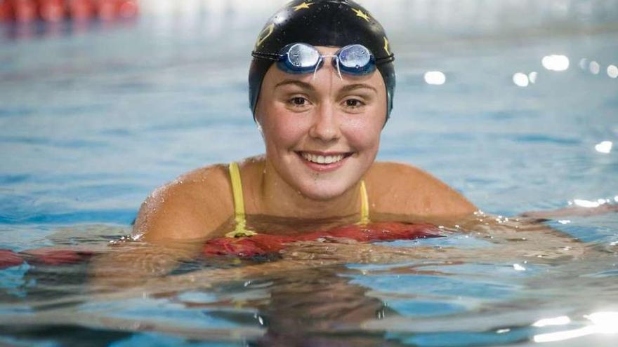 Ane de la Fuente, en un entrenamiento en la piscina del colegio Liceo La Paz.