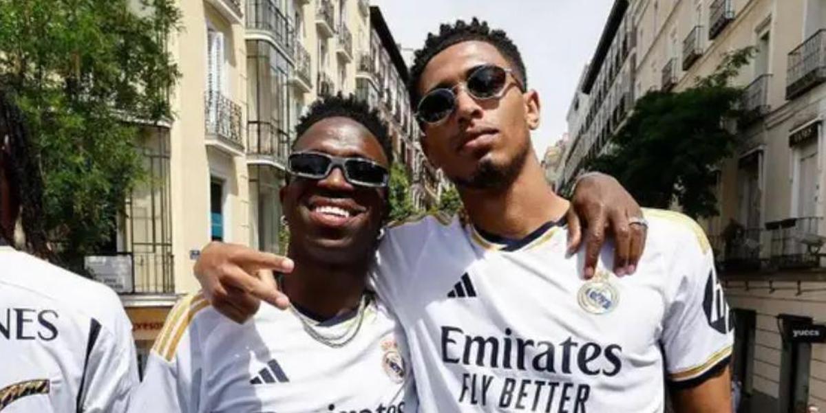 Vinícius Júnior y Jude Bellingham posan durante la celebración de la última Champion del Real Madrid