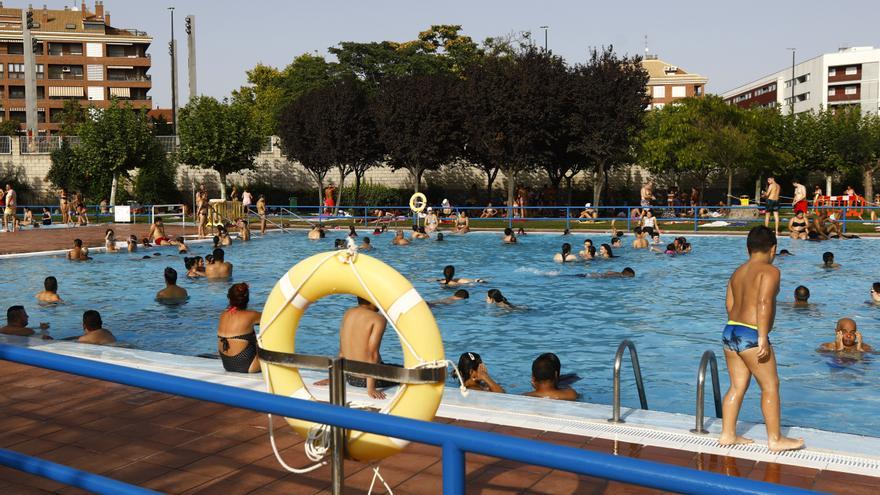 Las piscinas de Zaragoza alcanzan 16.811 accesos en la primera jornada de descuentos por la ola de calor