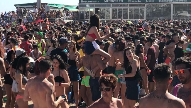 Carnaval de Maspalomas 2017: Fiesta de Carnaval en Playa del Inglés y Entierro de la Sardina