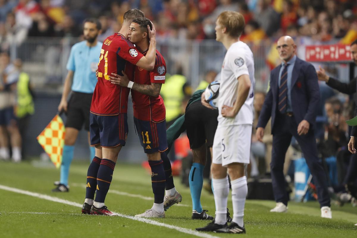Yeremy entró al campo por Dani Olmo