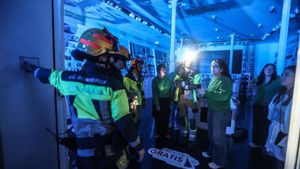 28/04/2025 April 28, 2025: April 28, 2025 (malaga) Blackout in the electric grid of all spain. Fire and Local Police do traffic and relief work and help people and businesses. POLITICA Europa Press/Contacto/Lorenzo Carnero