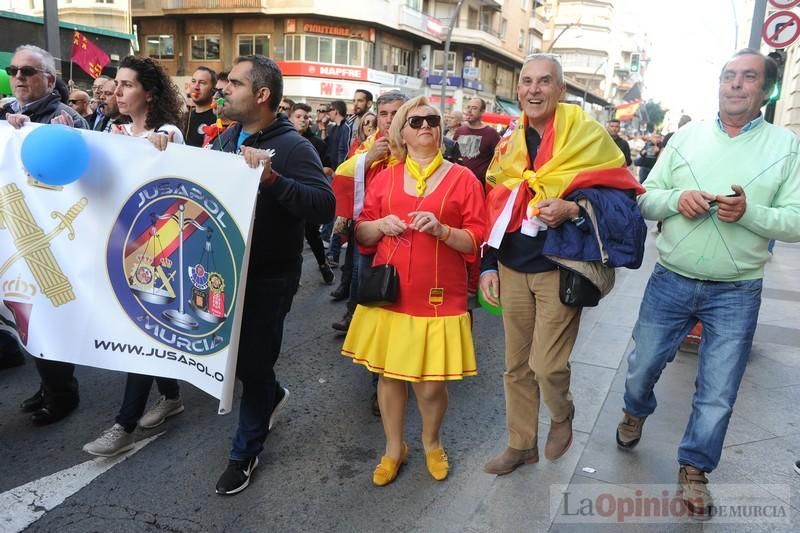 Miles de policías claman en Murcia para exigir "equiparación real" de sus salarios