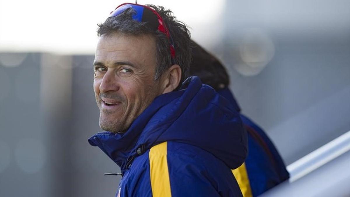 Luis Enrique entra en el campo de entrenamiento de la ciudad deportiva de Sant Joan Despí este miércoles.