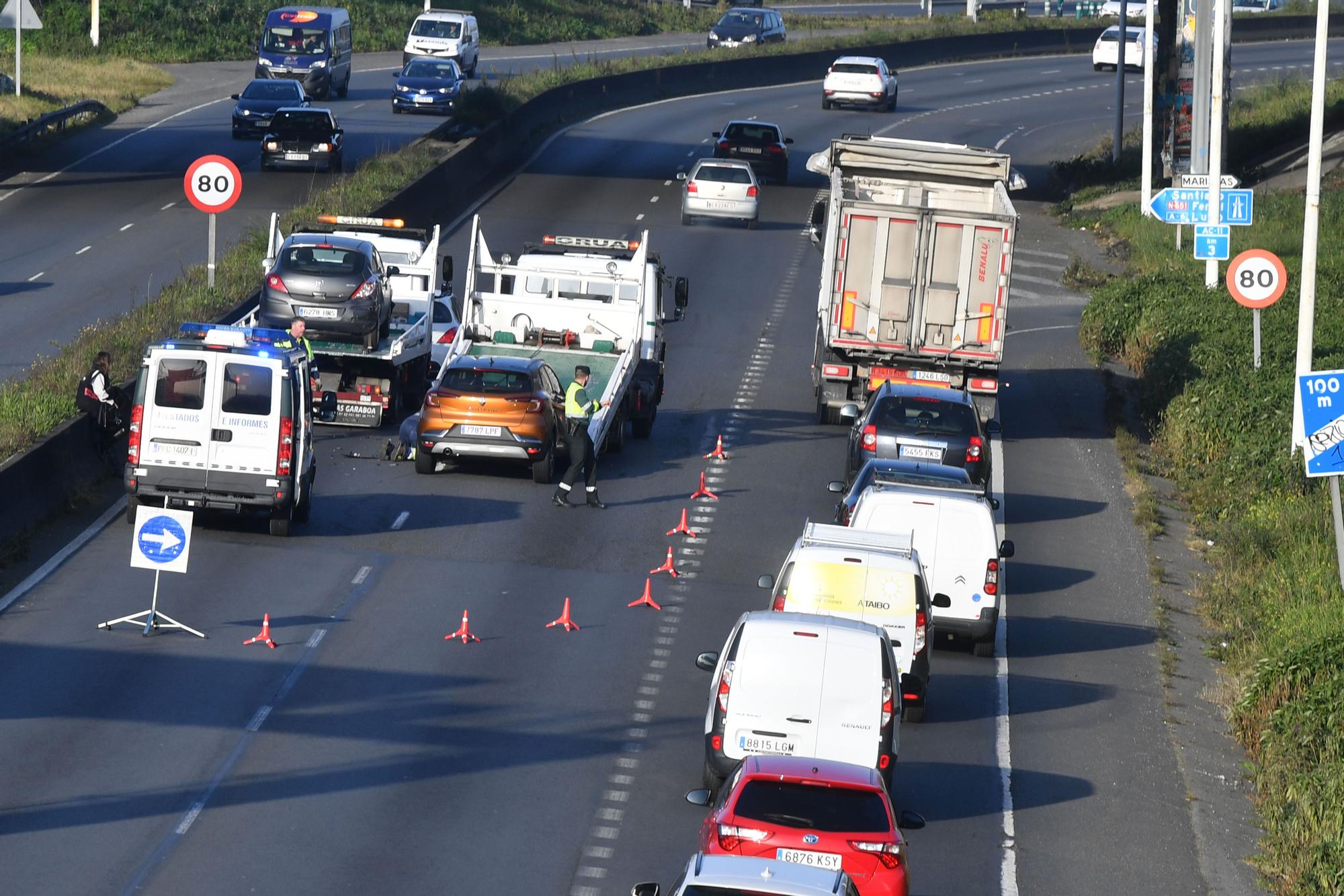 Atasco en A Pasaxe por un accidente en Palavea