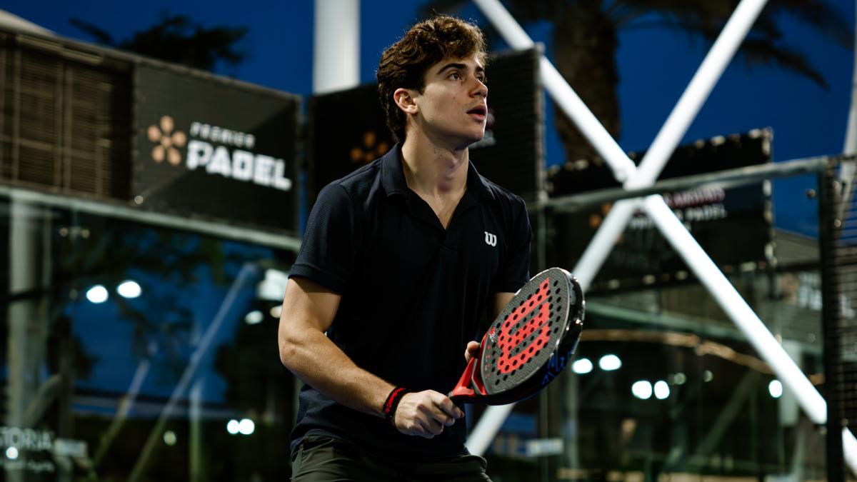 Colapinto, durante el partido que se organizó en las pistas de Doha antes de disputar el GP de Qatar