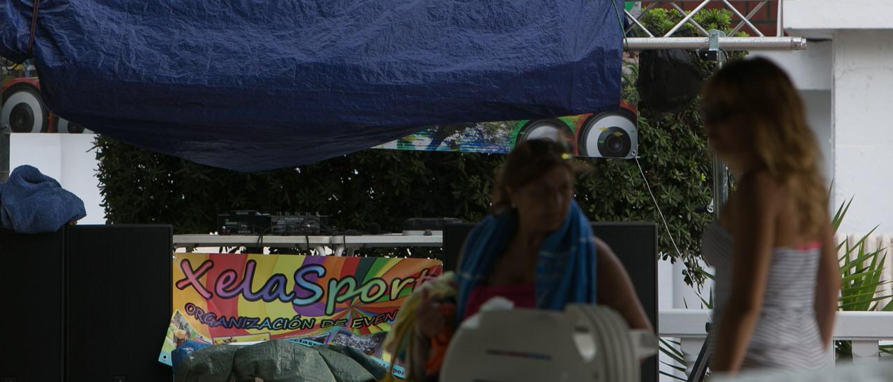 Imagen de archivo de una fiesta em una urbanización