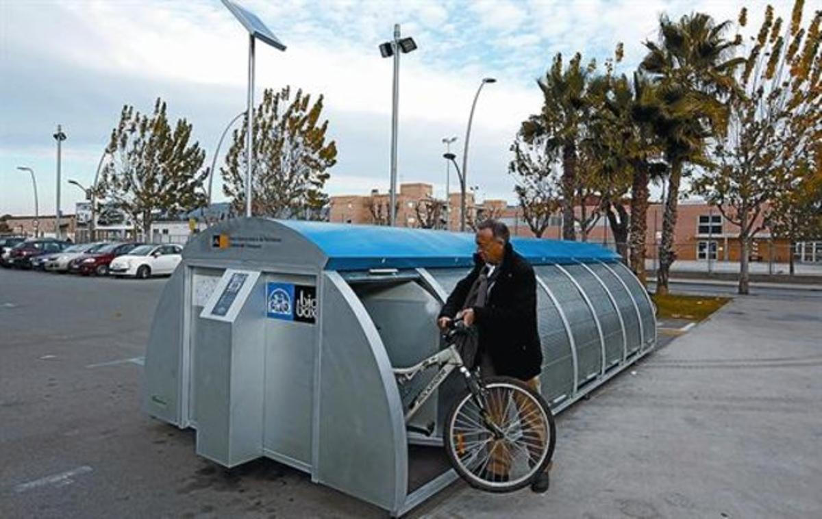 El Àrea Metropolitana de Barcelona estrena el primer aparcamiento de  bicicletas de gran capacidad