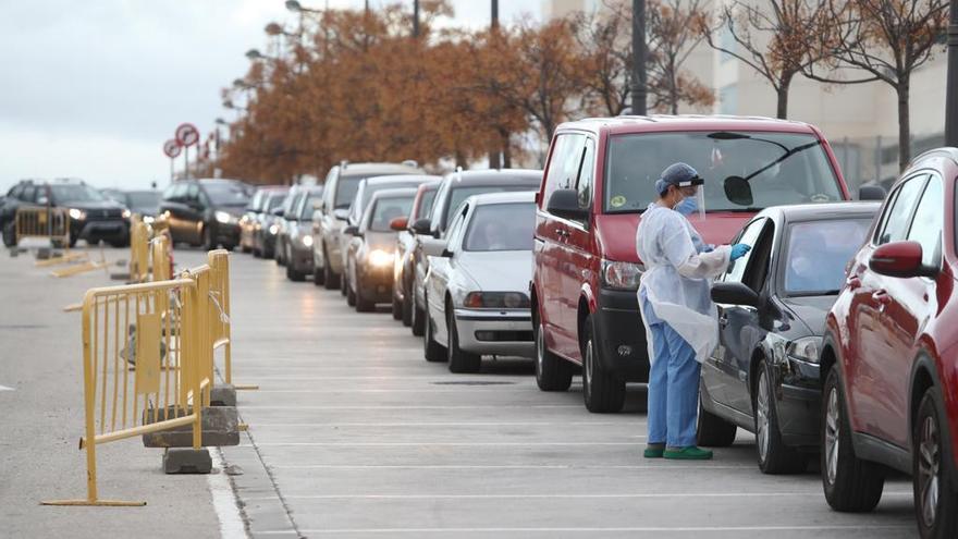 La Generalitat ha endurit les restriccions per a reduir la mobilitat en les zones més poblades els caps de setmana