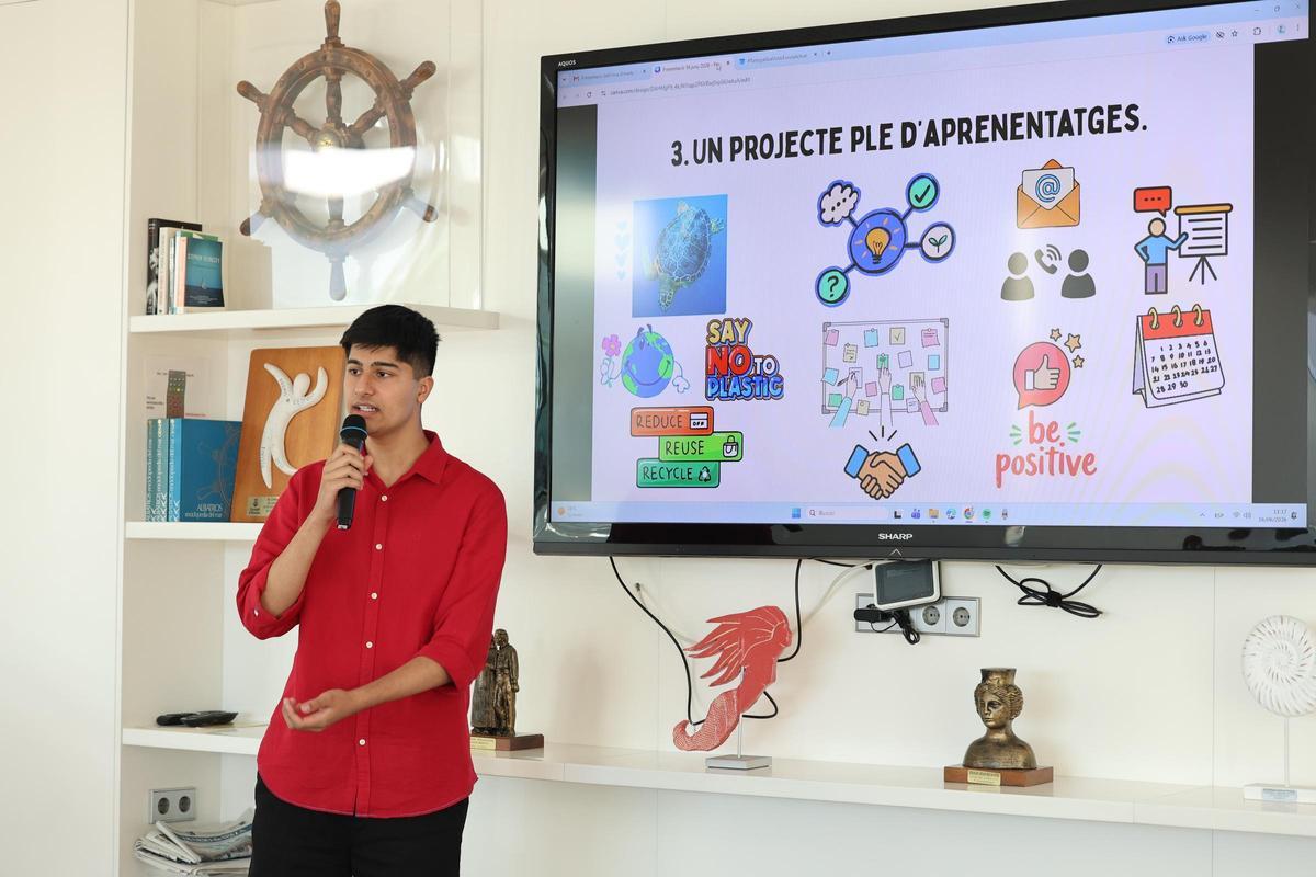 Galería: alumnos del Quartó de Portmany presentan su campaña sobre la bahía y las tortugas