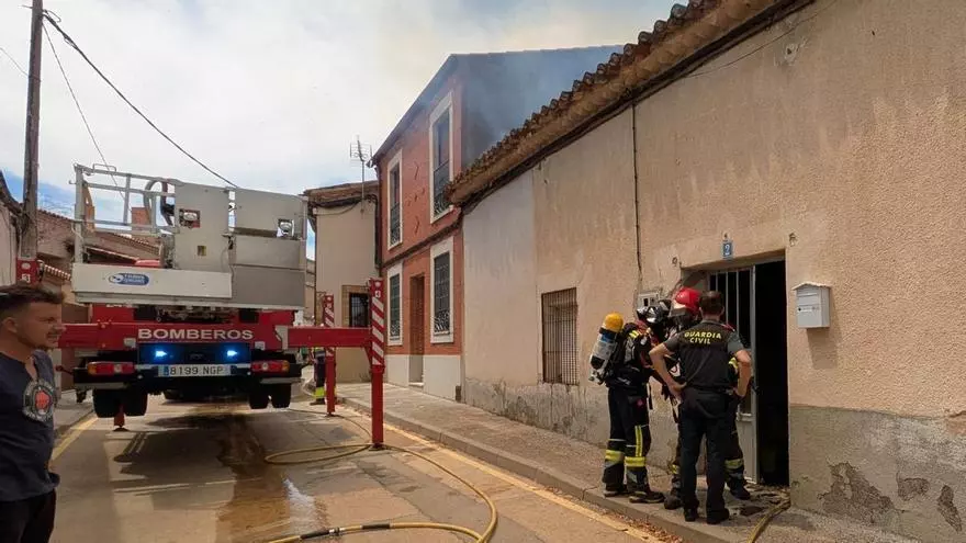 Un incendio en una vivienda cerca de la plaza mayor en Moraleja del vino